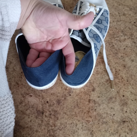 Shoes - Picture 5 of 5